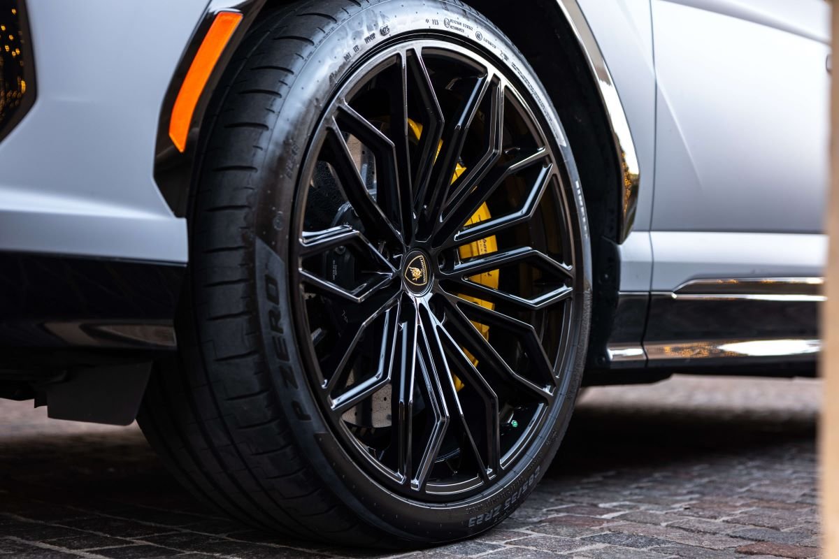 Lamborghini Urus SE 2025 Rental in LA