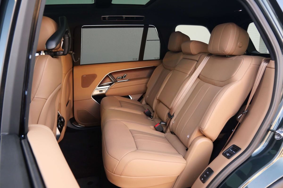 rent a RangeRover P400 LWB 2025 in LAX