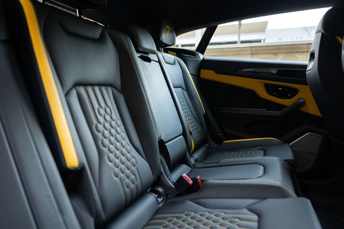 Lamborghini Urus SE 2025 for Rent in Los Angeles