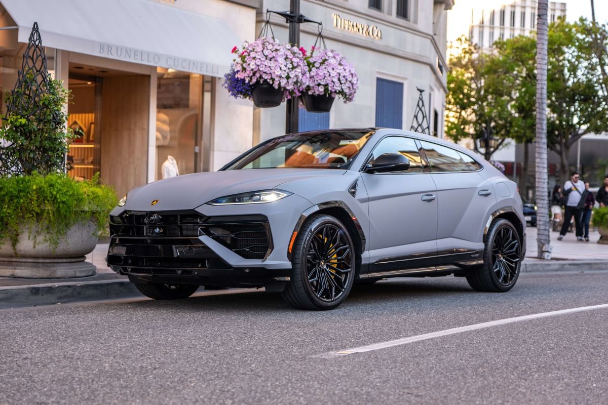 Lamborghini Urus SE 2025 for Rent in Los Angeles
