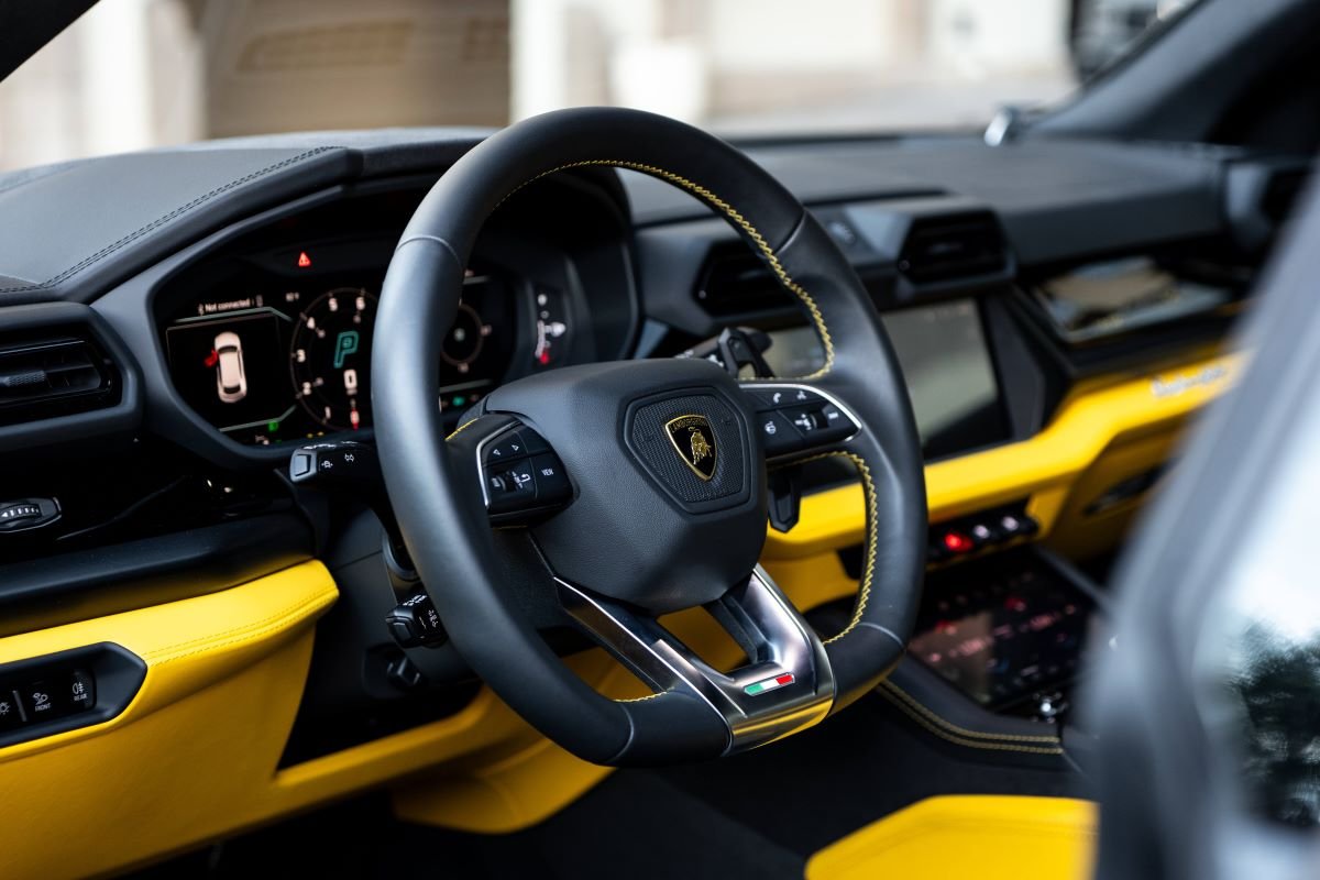Lamborghini Urus SE 2025 for Rent in LA