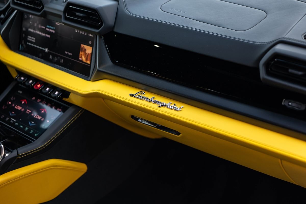 Lamborghini Urus SE 2025 Rental in LA