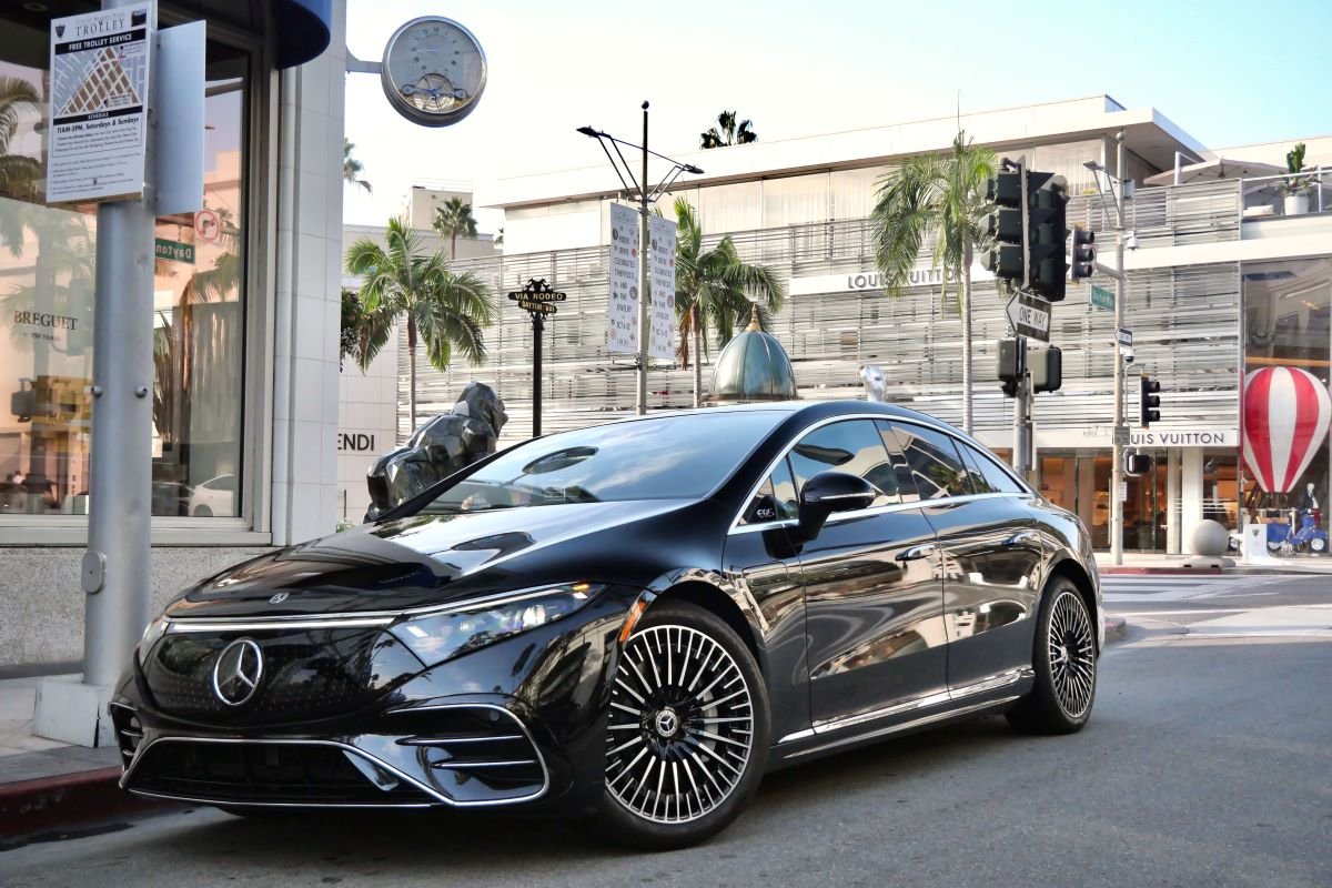 Mercedes-Benz EQS 450 for rent in Los Angeles