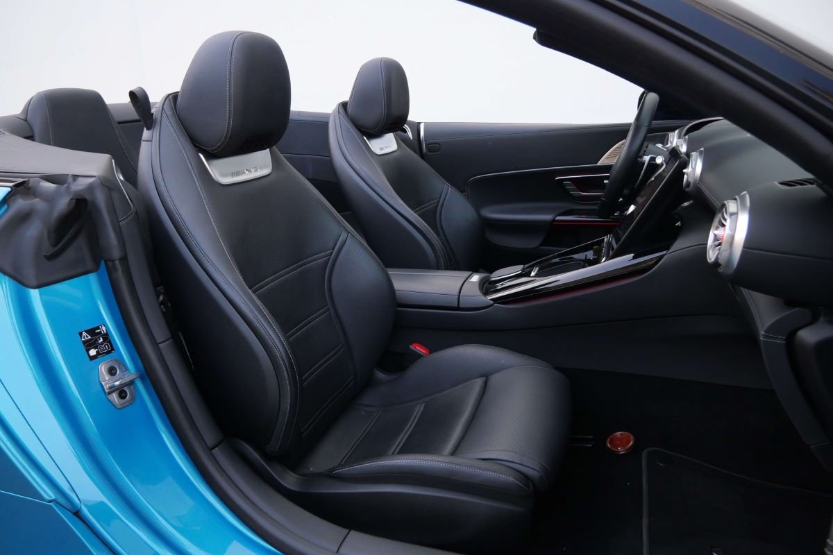 Rent a Mercedes AMG SL 63 2023 in LAX Rent a Mercedes AMG SL 63 2023 in LAX
