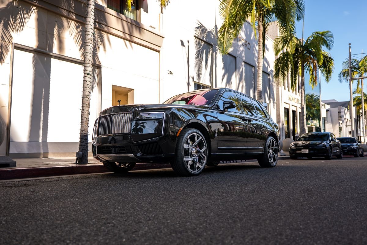 Rolls-Royce Cullinan Black Badge 2025 Rental LAX Rolls-Royce Cullinan Black Badge 2025 Rental LAX