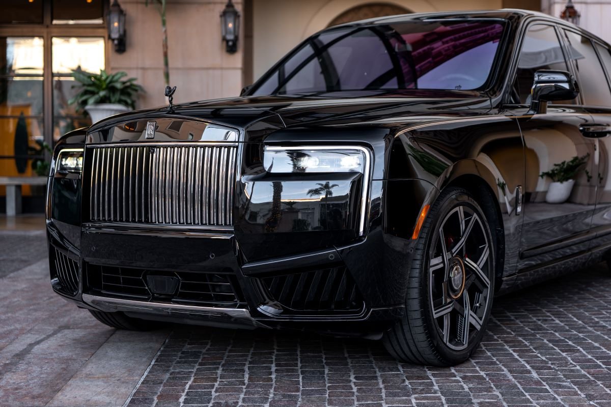 Rolls-Royce Cullinan Black Badge 2025 rental LAX Rolls-Royce Cullinan Black Badge 2025 rental LAX