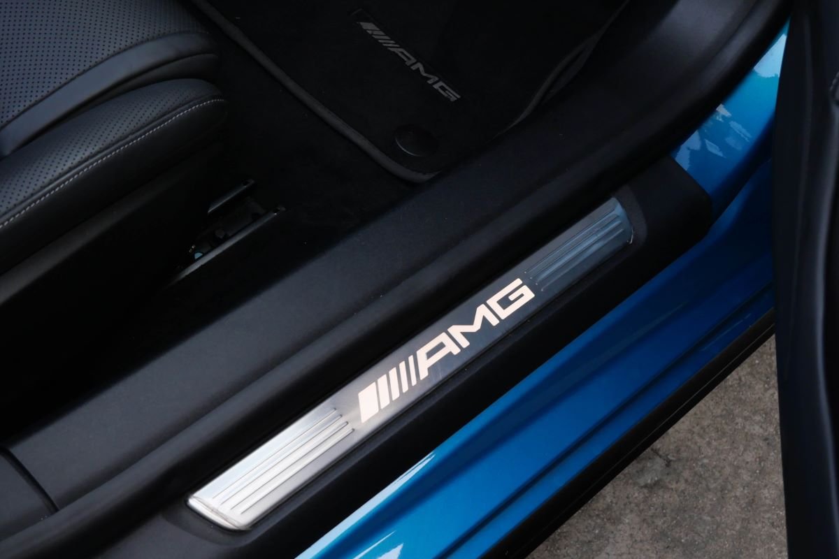 Rent a Mercedes AMG SL 63 2023 in LAX Rent a Mercedes AMG SL 63 2023 in LAX