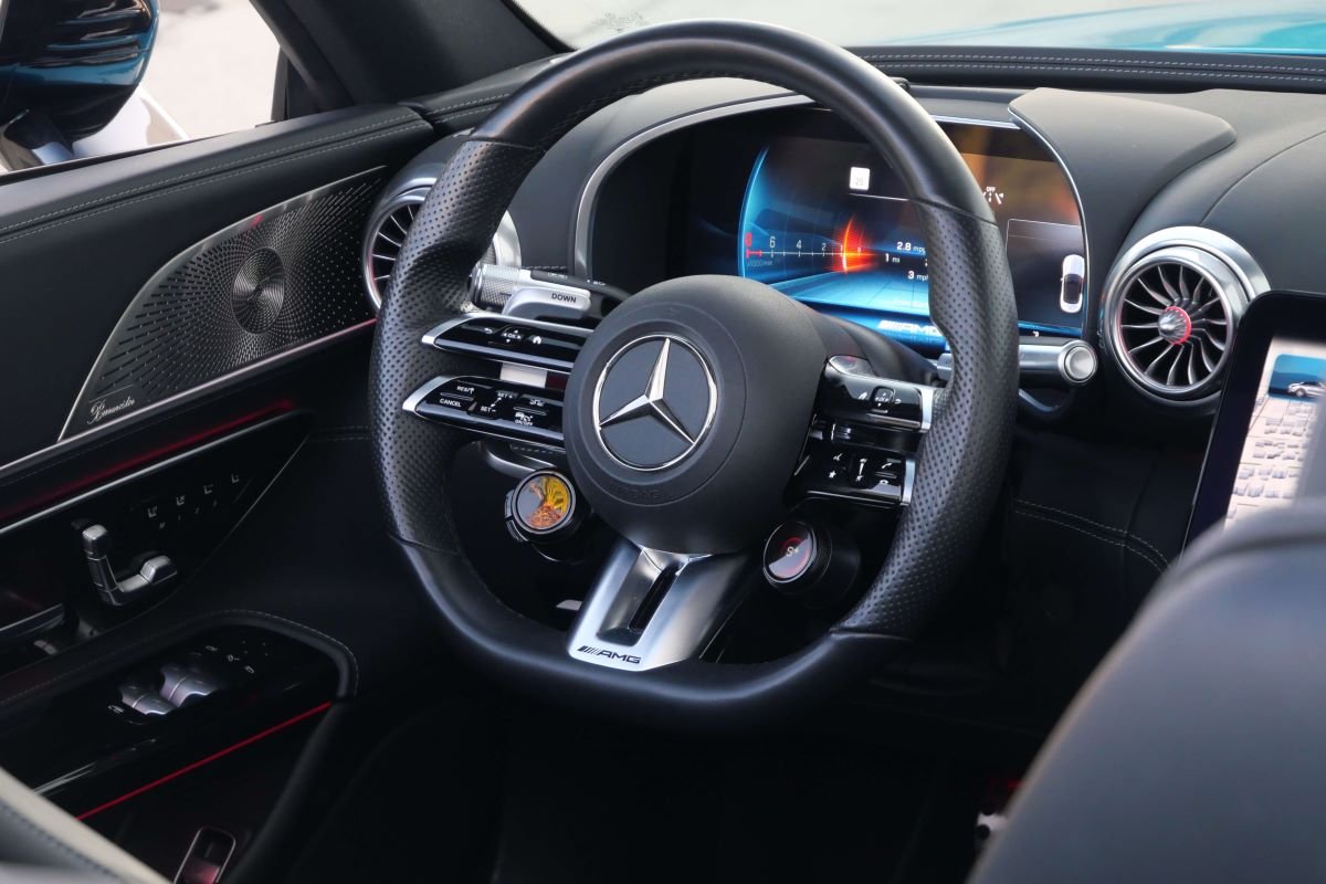 Rent a Mercedes AMG SL 63 2023 in LAX Rent a Mercedes AMG SL 63 2023 in LAX