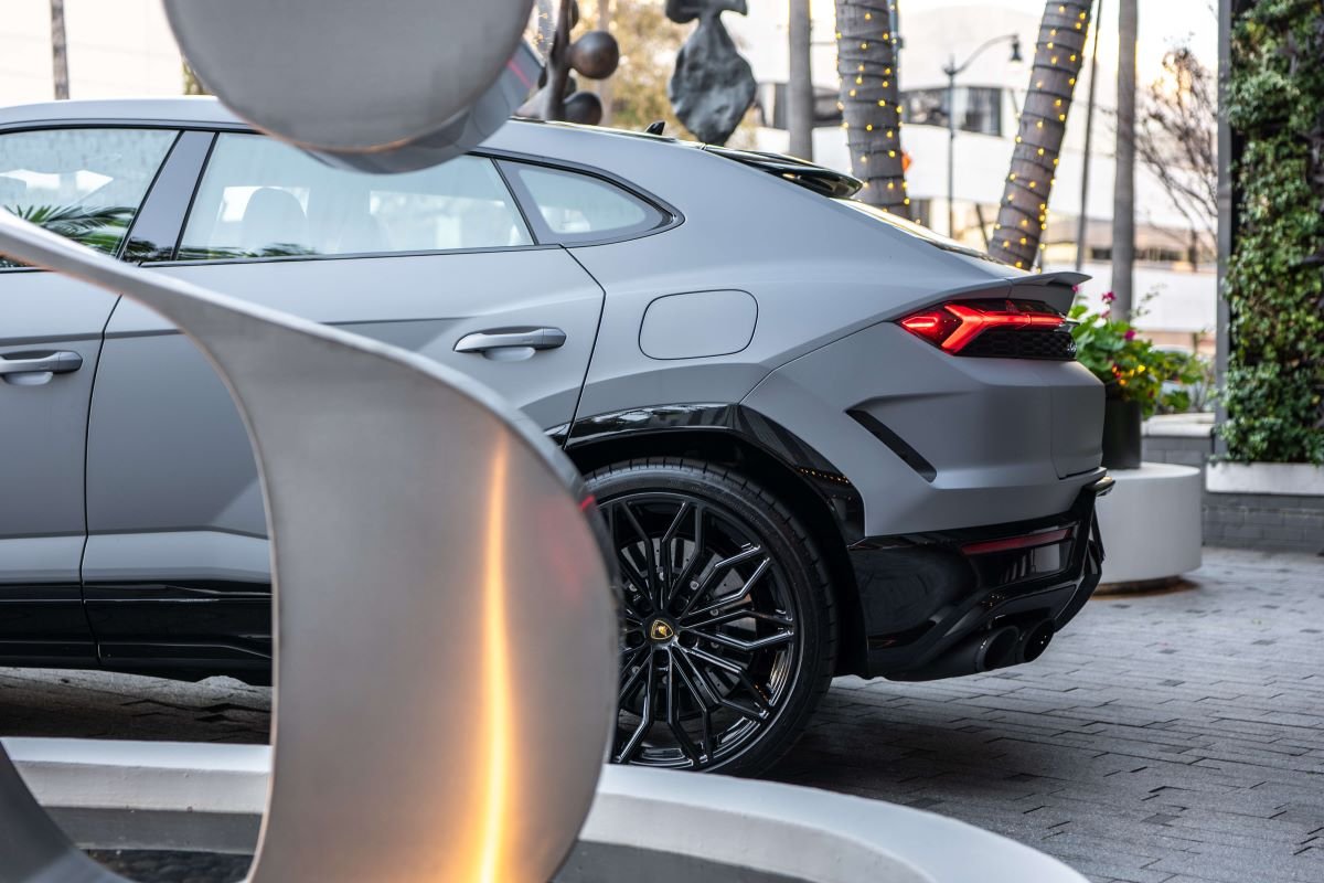 Lamborghini Urus SE 2025 for Rent in Los Angeles