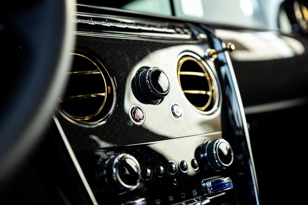 Rent a Rolls-Royce Cullinan Black Badge 2025 in LAX Rent a Rolls-Royce Cullinan Black Badge 2025 in LAX