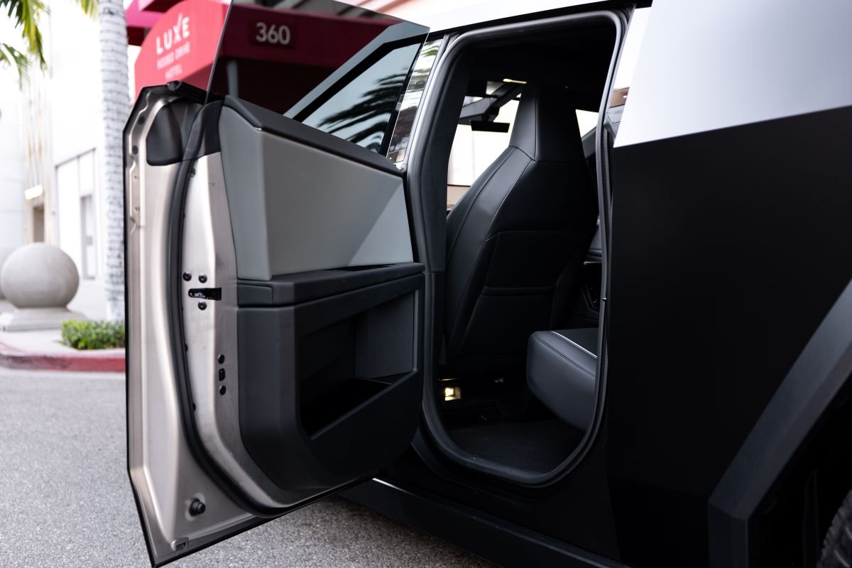 Tesla Cybertruck FSD 2026 Rental LAX Tesla Cybertruck FSD 2026 Rental LAX