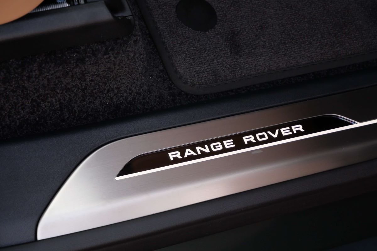 rent a RangeRover P400 LWB 2025 in LA