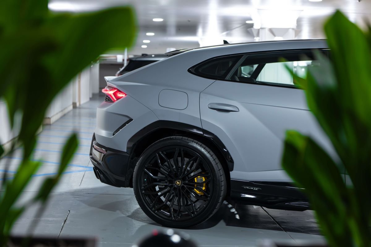 Lamborghini Urus SE 2025 for Rent in Los Angeles