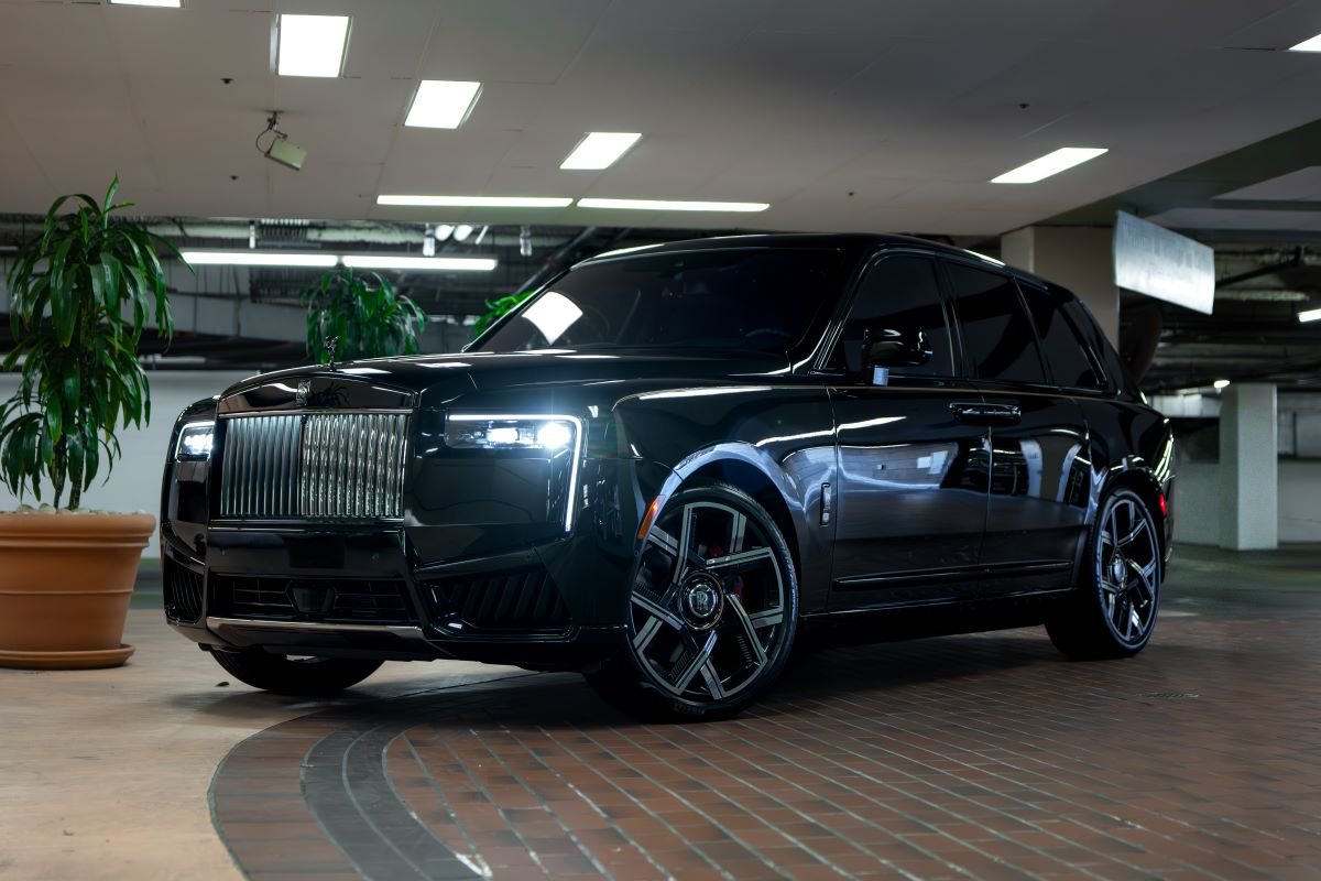 Rolls-Royce Cullinan Black Badge 2025 rental LAX Rolls-Royce Cullinan Black Badge 2025 rental LAX