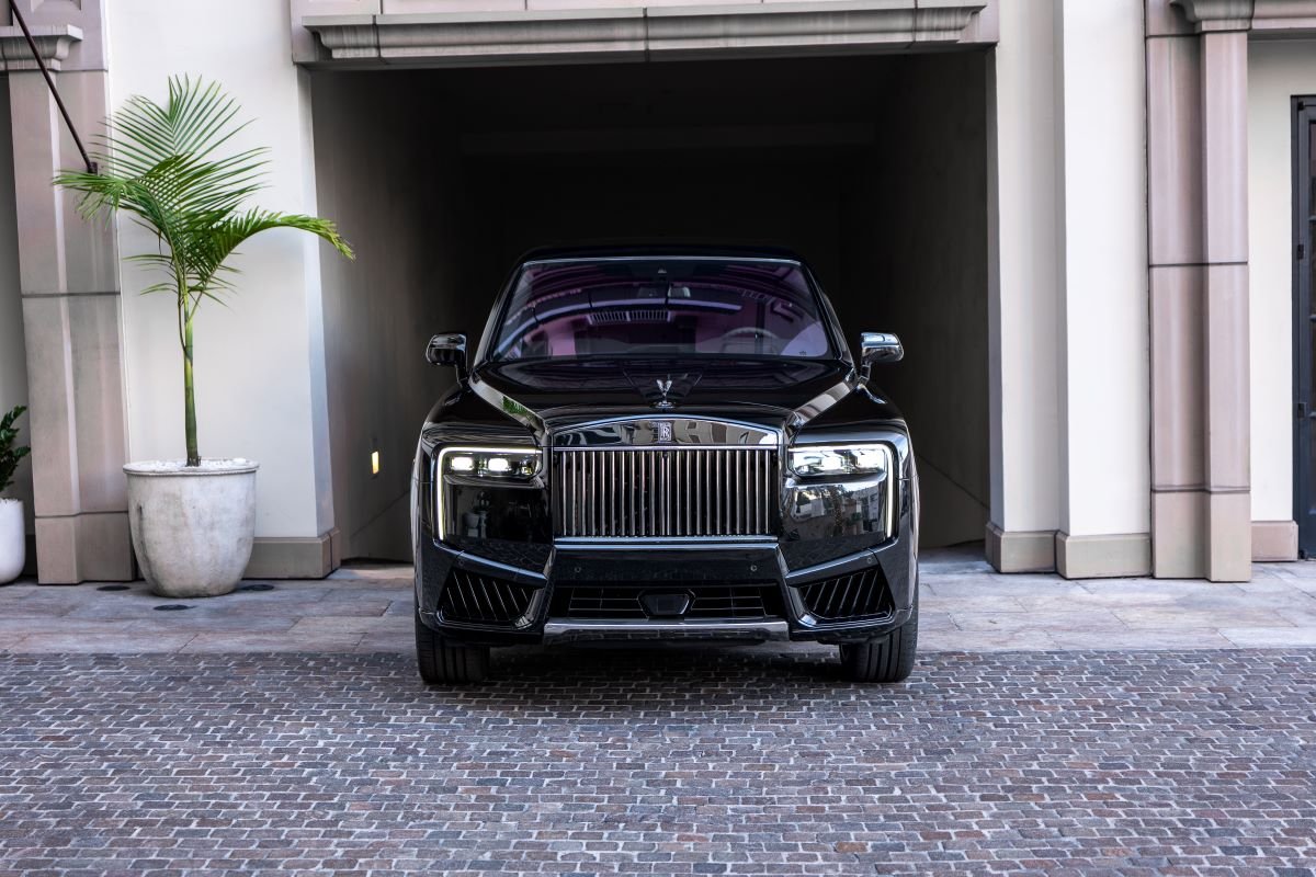 Rolls-Royce Cullinan Black Badge 2025 rental LAX Rolls-Royce Cullinan Black Badge 2025 rental LAX
