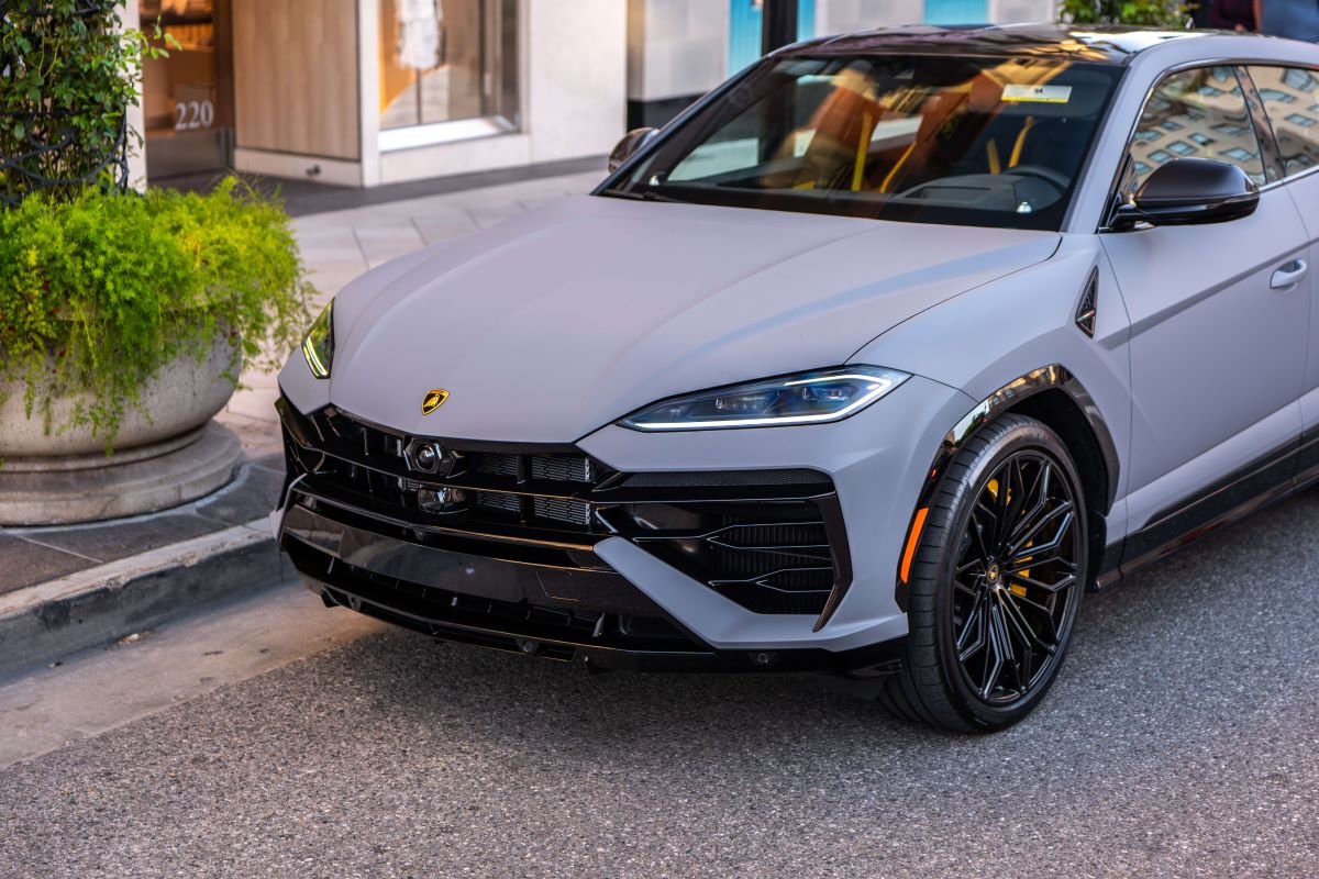 Lamborghini Urus SE 2025 for Rent in Los Angeles