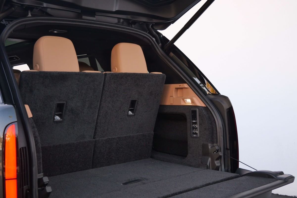 rent a RangeRover P400 LWB 2025 in LAX