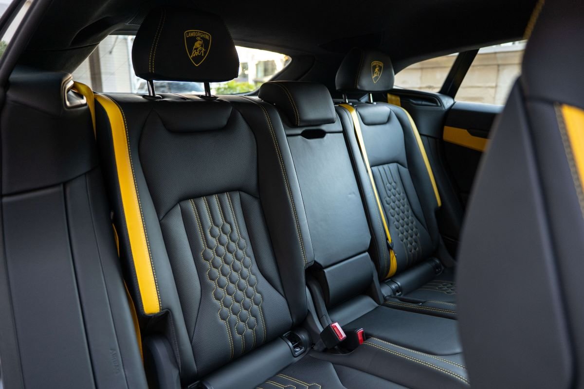 Lamborghini Urus SE 2025 for Rent in Los Angeles