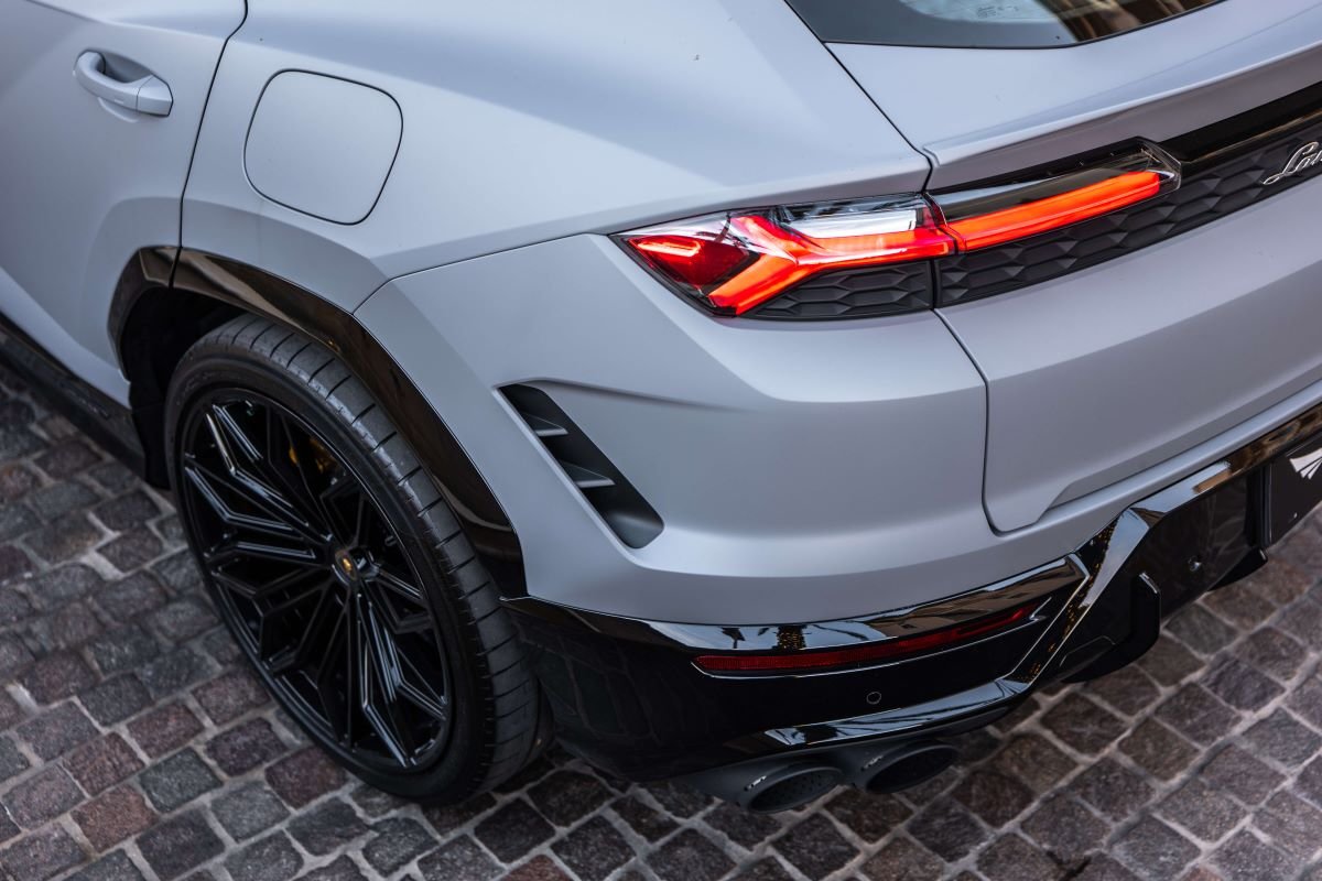 Rent a Lamborghini Urus SE 2025 in LA