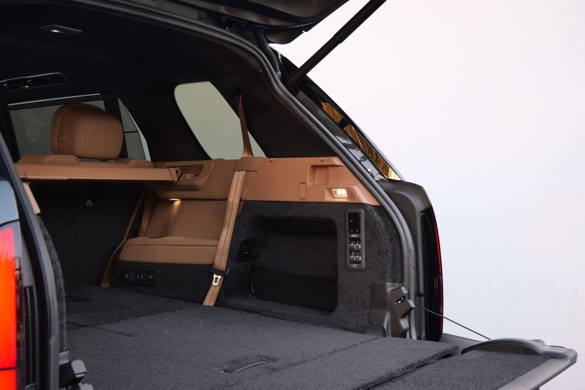 rent a RangeRover P400 LWB 2025 in LAX