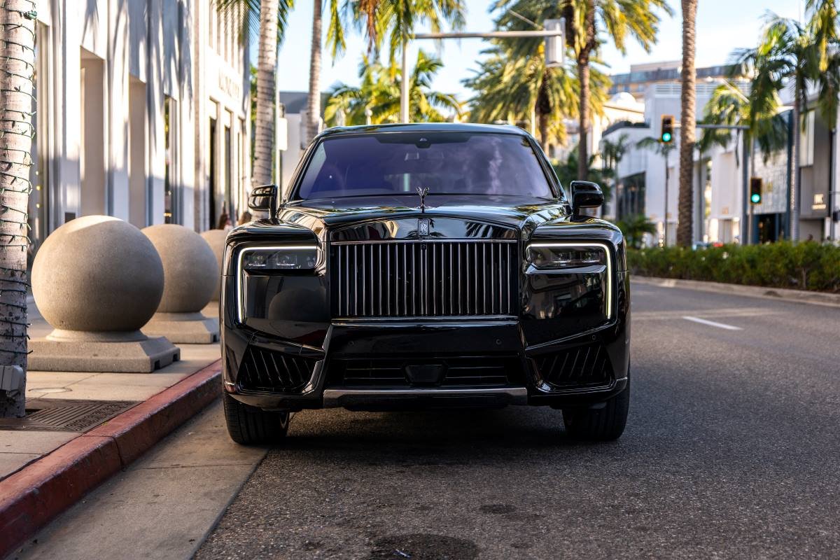 Rolls-Royce Cullinan Black Badge 2025 Rental LAX Rolls-Royce Cullinan Black Badge 2025 Rental LAX
