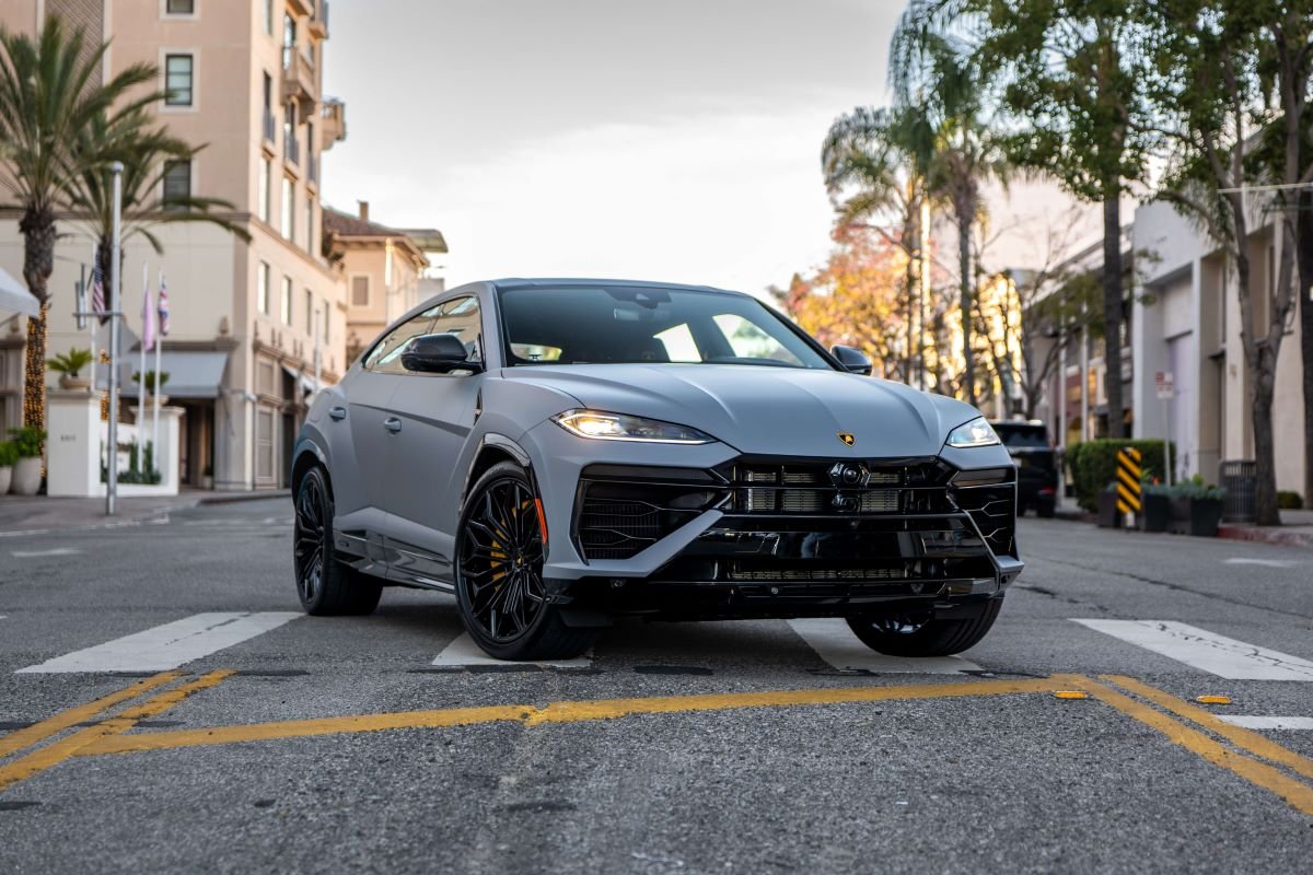 Lamborghini Urus SE 2025 for Rent in Los Angeles