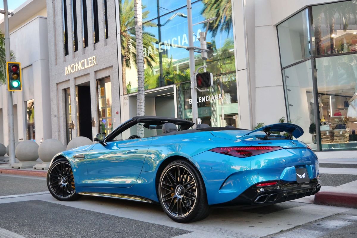 Rent a Mercedes AMG SL 63 2023 in LAX Rent a Mercedes AMG SL 63 2023 in LAX