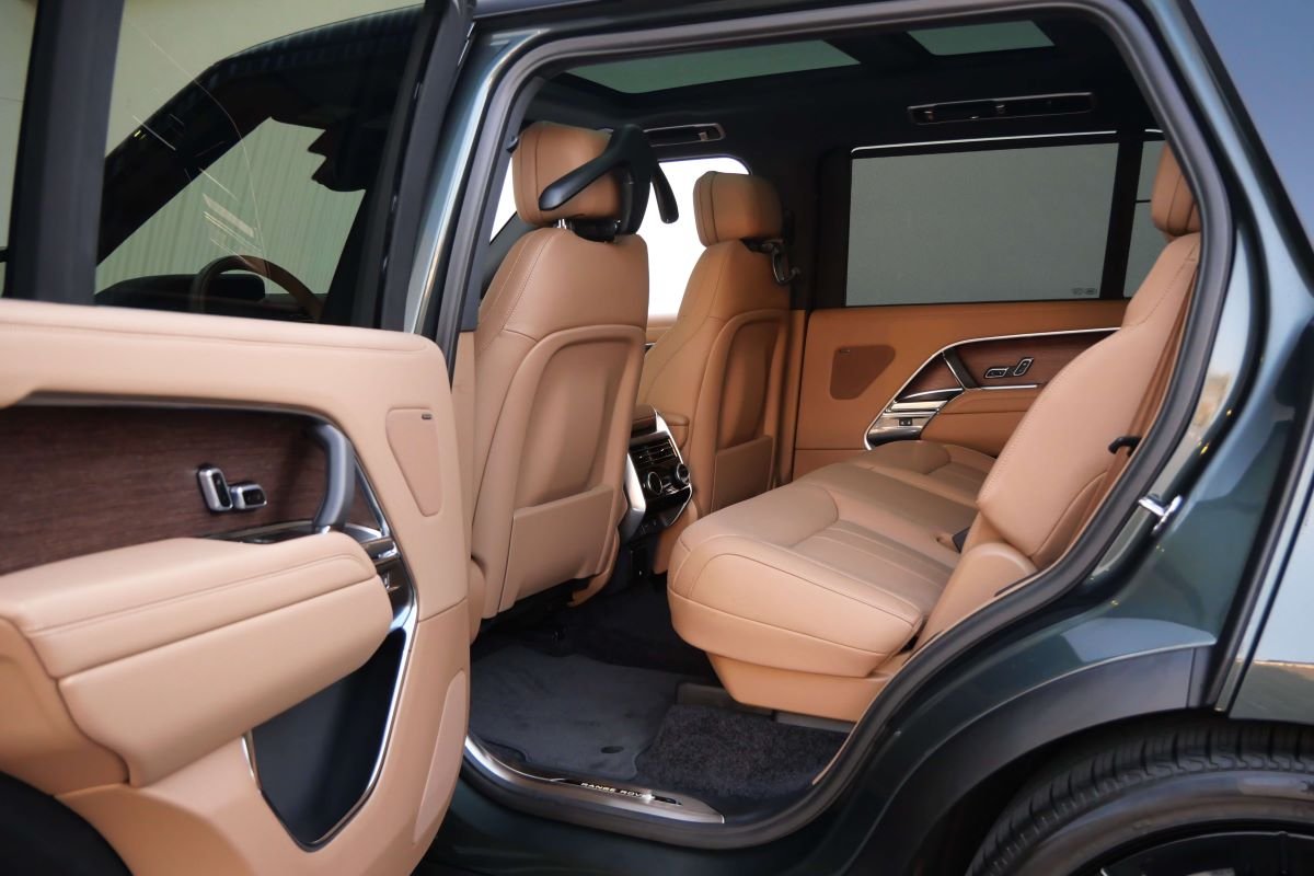 rent a RangeRover P400 LWB 2025 in LAX