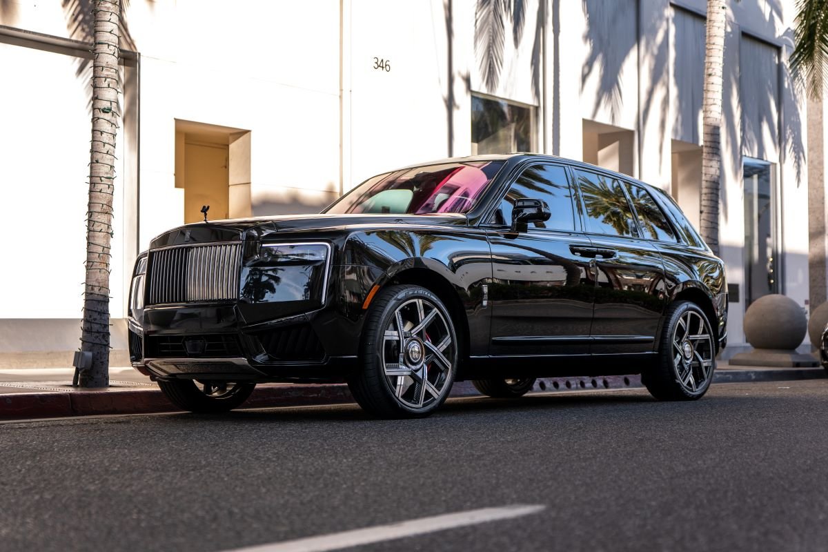 Rolls-Royce Cullinan Black Badge 2025 Rental LAX Rolls-Royce Cullinan Black Badge 2025 Rental LAX