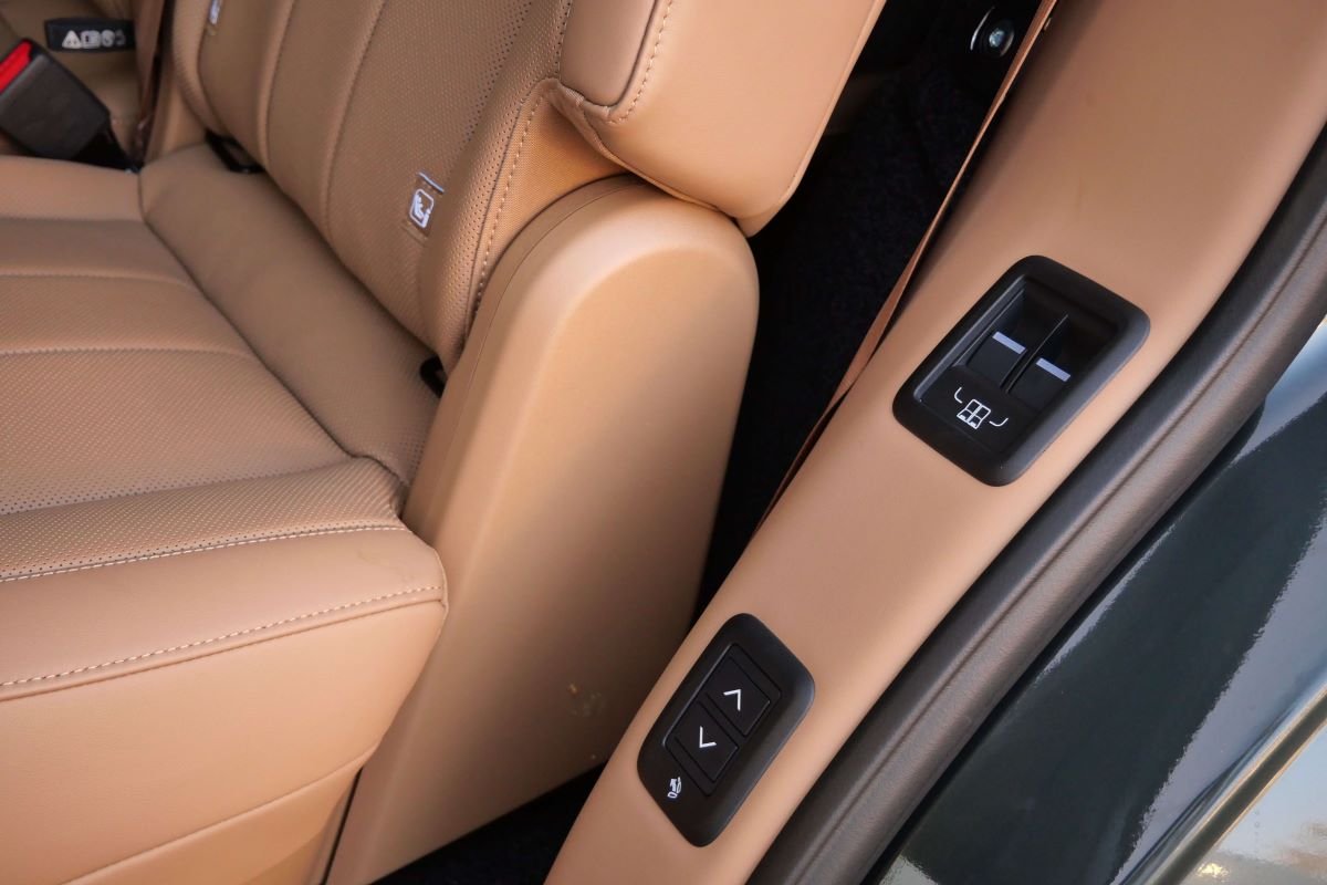 rent a RangeRover P400 LWB 2025 in LAX
