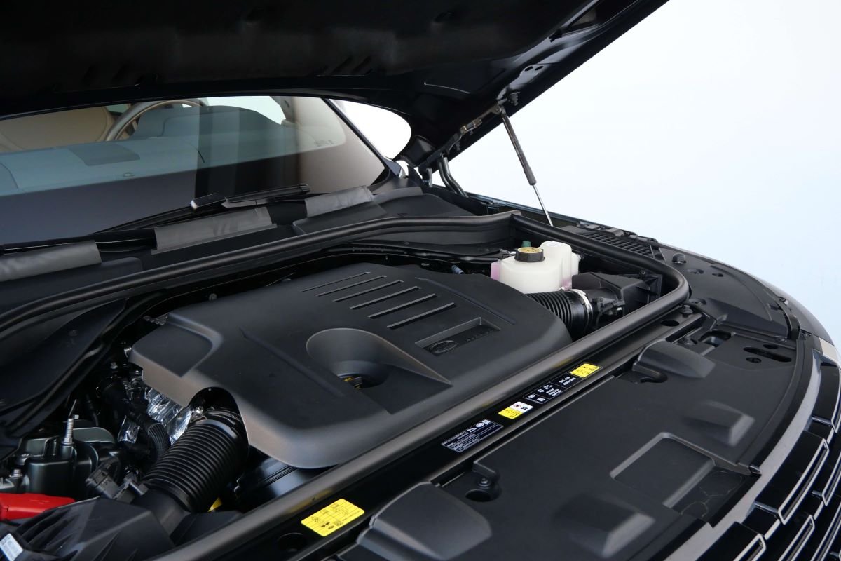 rent a RangeRover P400 LWB 2025 in LA