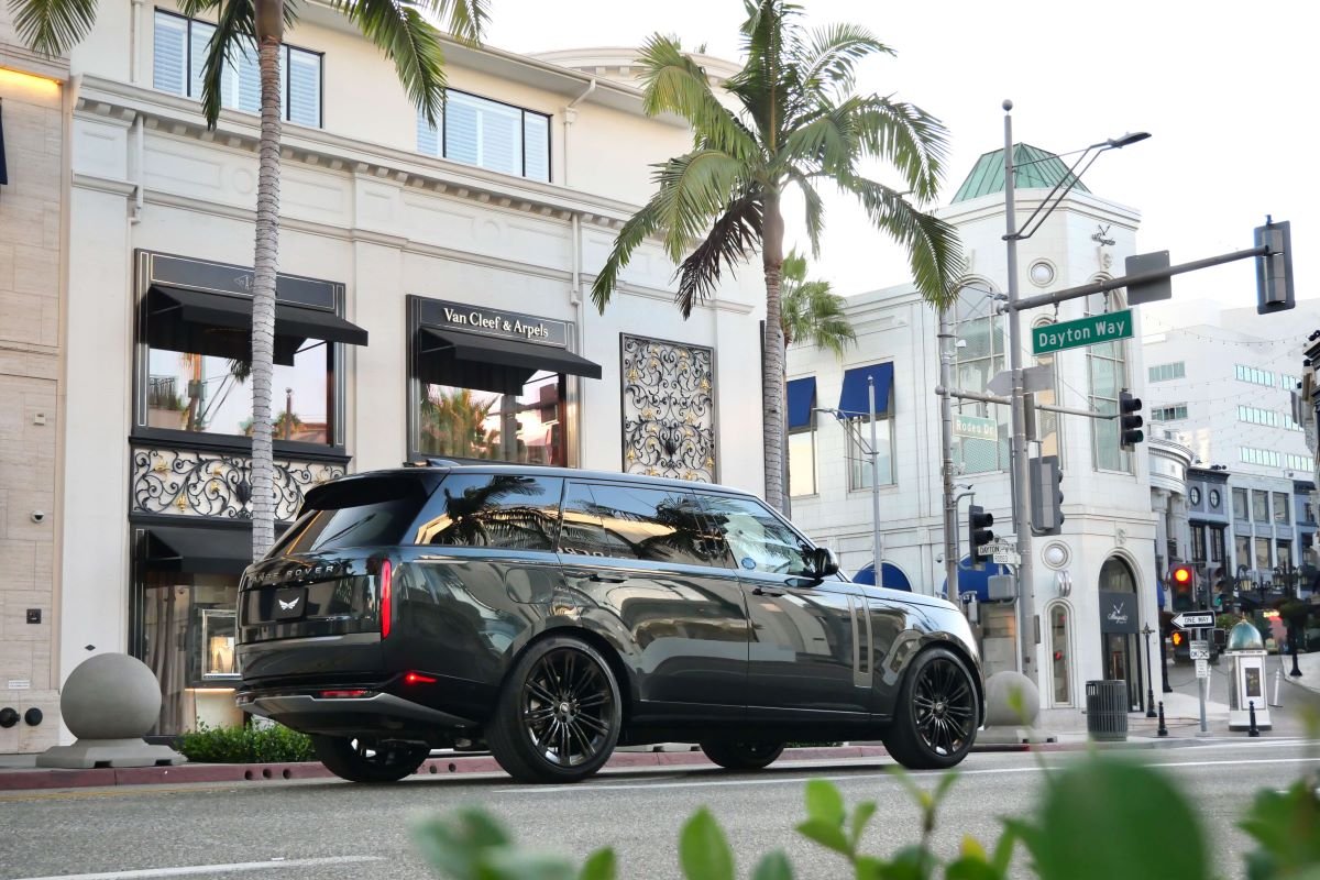 rent a RangeRover P400 LWB 2025 in LA