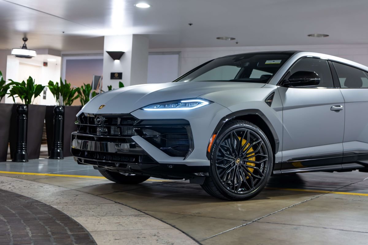 Lamborghini Urus SE 2025 Rental in LA