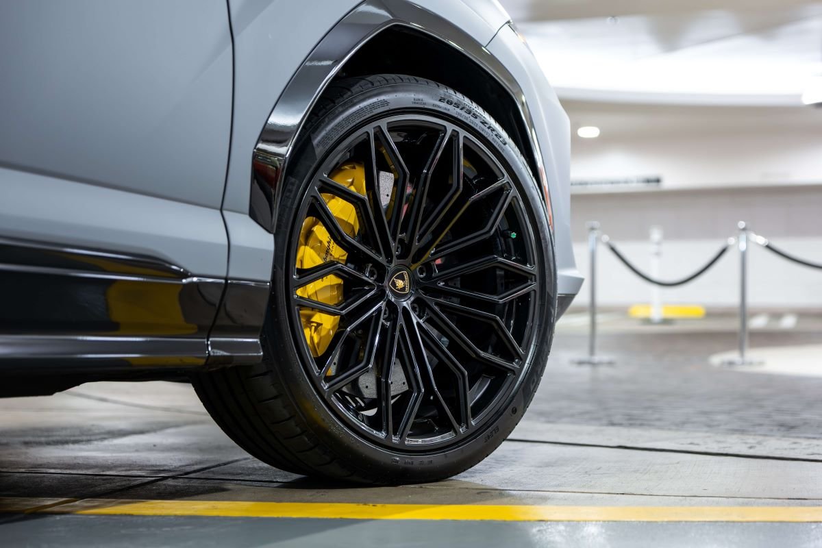 Lamborghini Urus SE 2025 for Rent in Los Angeles