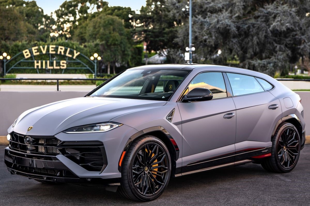 Rent a Lamborghini Urus SE 2025 in Los Angeles