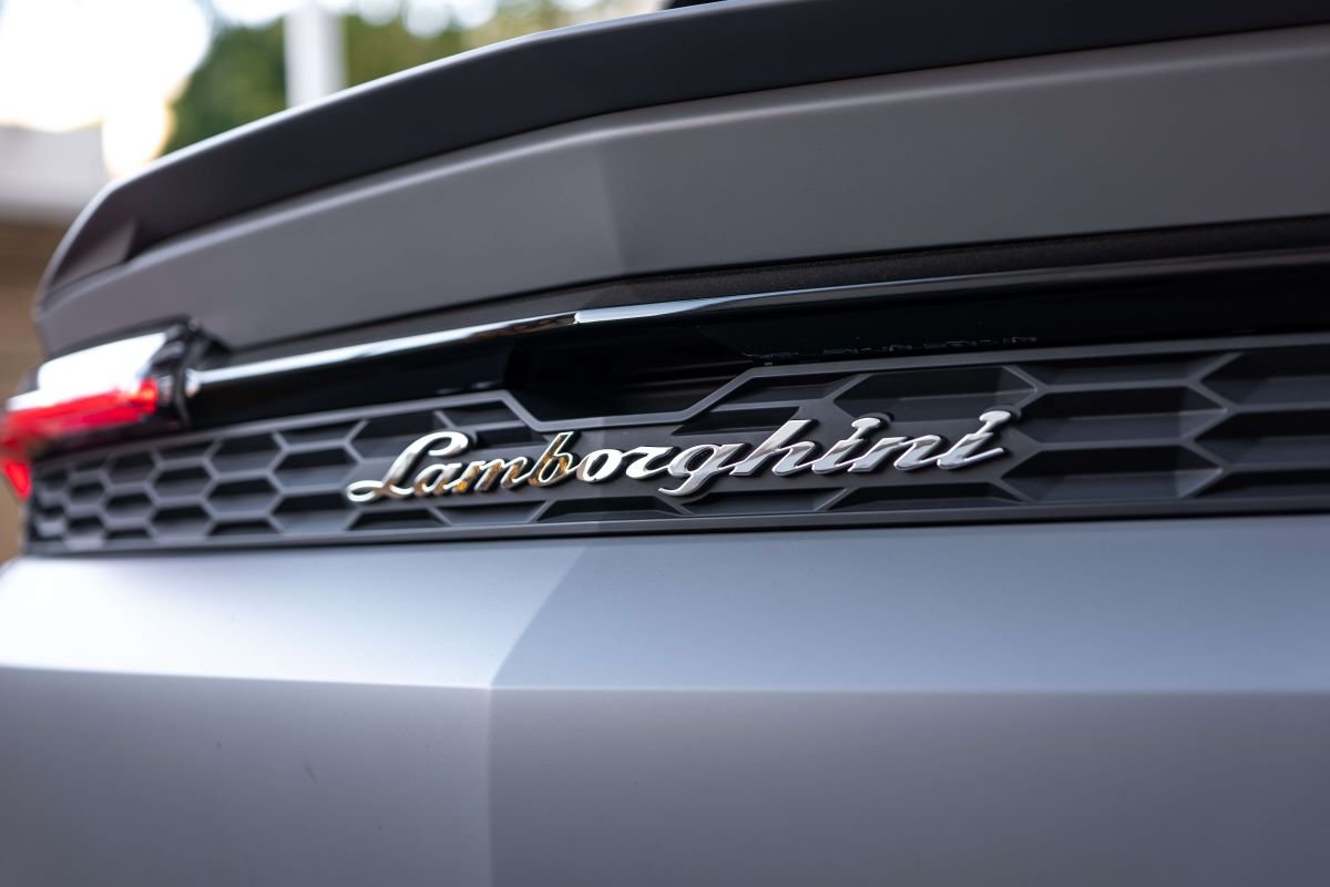 Lamborghini Urus SE 2025 Rental in LA