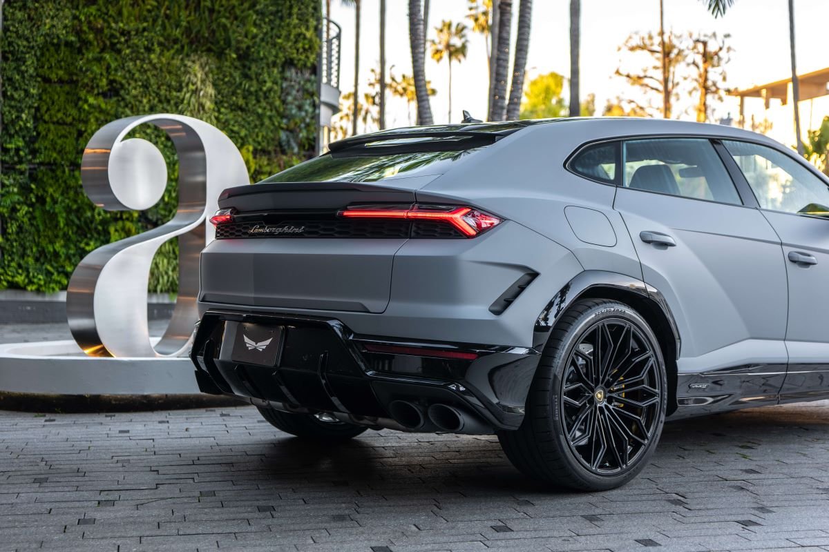 Lamborghini Urus SE 2025 for Rent in Los Angeles