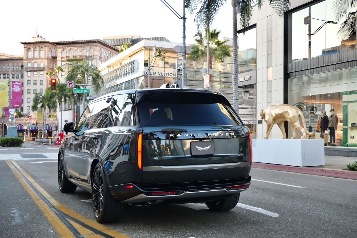 rent a RangeRover P400 LWB 2025 in LA